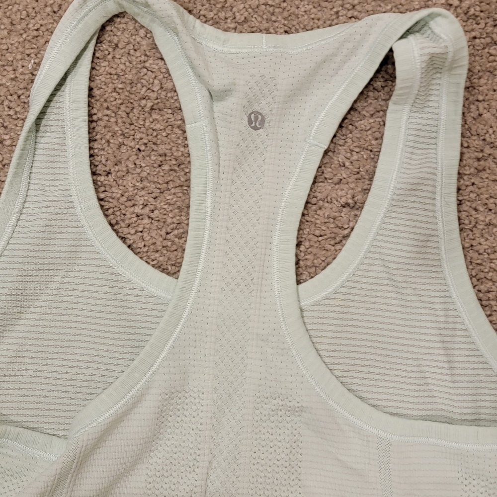 Lululemon tank